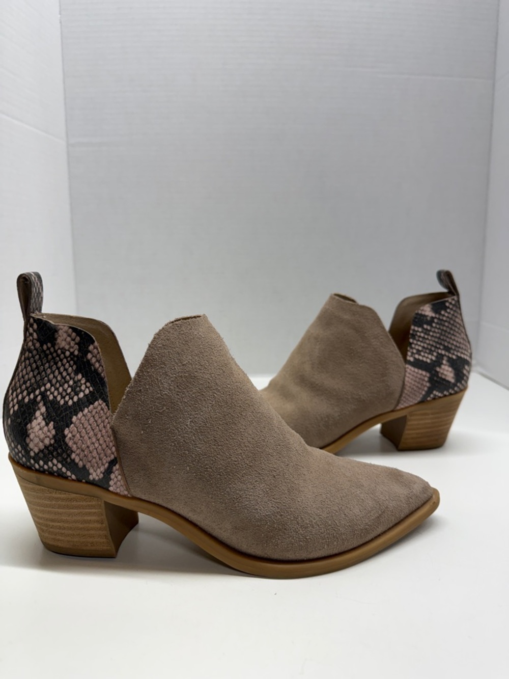 Dolce Vita Sonnie Boots Suede Ankle Bootie Heeled Snakeskin Print Taupe Size 7.5